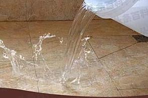 青秀漏水维修 免砸砖防水材料该如何施工